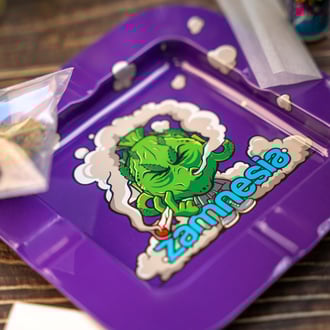 Cenicero cuadrado de metal Budhead (Zamnesia)