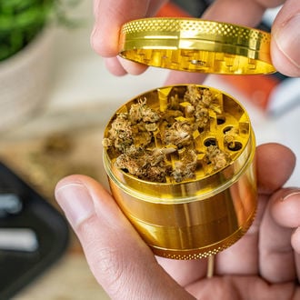 Grinder Metálico Oro 24K