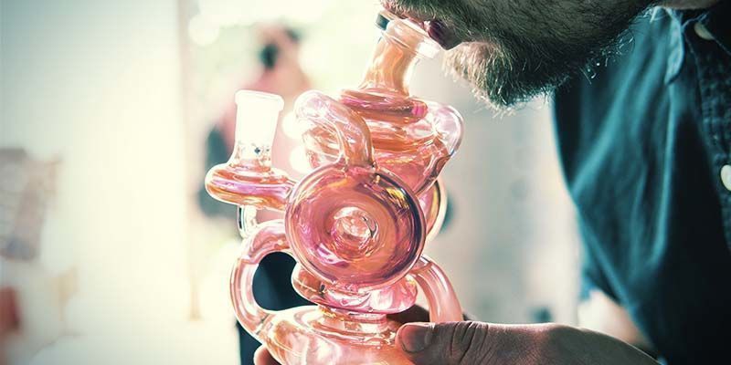 ¿Por Qué Deberías Tener Un Bong?