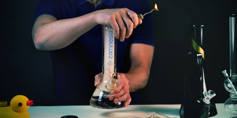 Cómo Usa Bong: Retira llama