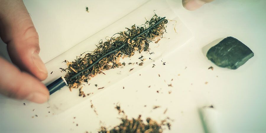 CÓMO PREPARAR EL HACHÍS PARA FUMARLO