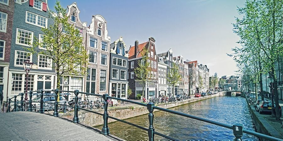 Lugares Para Fumar En Ámsterdam: Canales Pintorescos