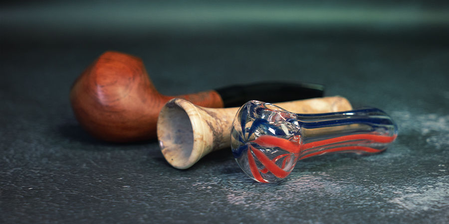 DISTINTOS TIPOS DE PIPAS PARA MARIHUANA: METAL, VIDRIO, MADERA, ESTEATITA