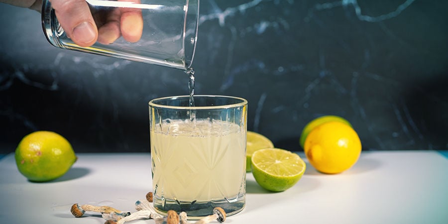 instrucciones para hacer lemon tek: Añade Agua O Té (Ique No Esté Hirviendo!) Al Jugo