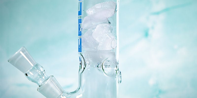 ¿Por Qué Poner Hielo En El Bong?