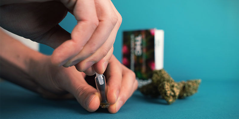 Test EZ para THC: Abre la tapa de la ampolla de vidrio