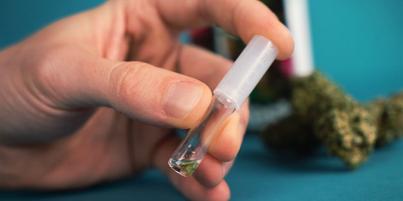 Test EZ para THC: Vuelve a poner la tapa, y agita bien la ampolla