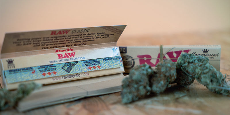 Papeles De Liar RAW Connoisseur King Size + Filtros