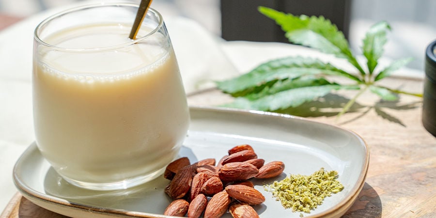 Receta De Leche Vegana De Almendra Con Marihuana