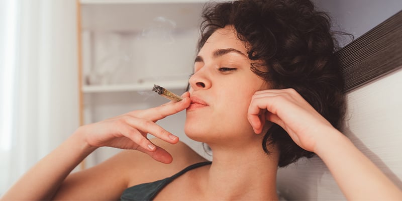 Cómo evitar toser al fumar marihuana