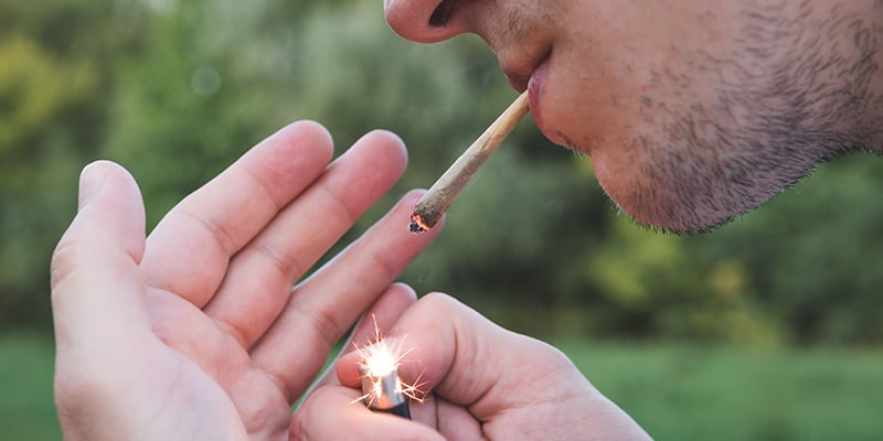 ¿Cuáles son los pros y contras de combinar marihuana y búlder?