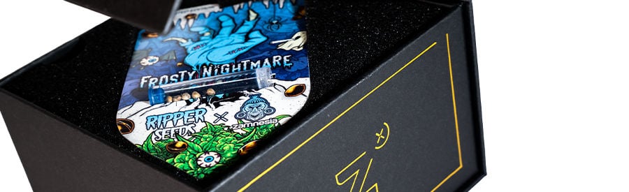 Caja de colaboración exclusiva de Frosty Nightmare