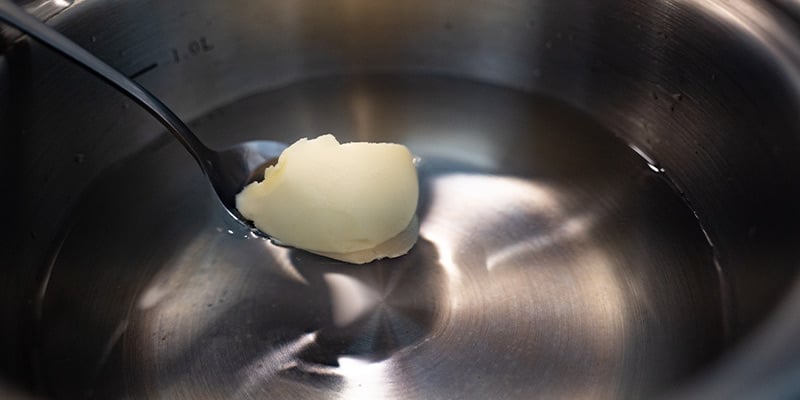Añade 2 Cucharadas De Mantequilla 