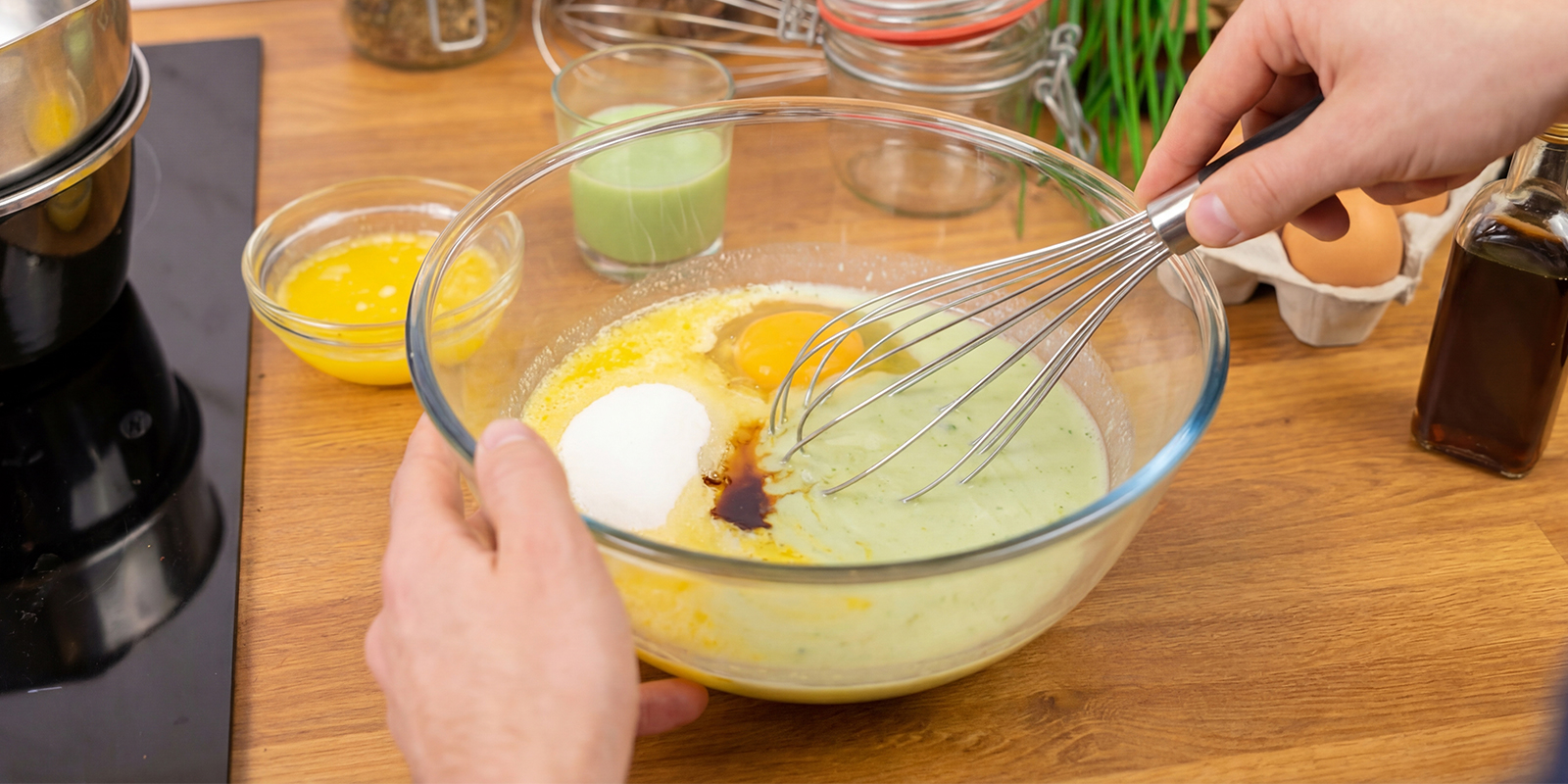 Mezcla los ingredientes líquidos