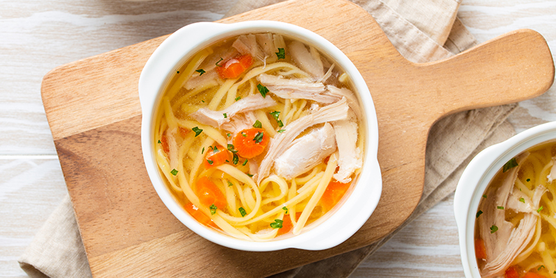 Sopa de pollo Cheeba